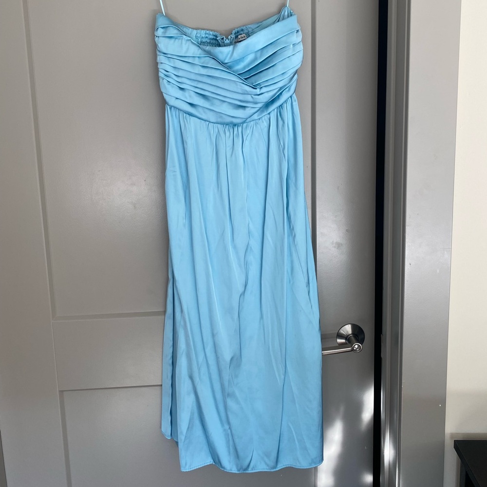Elegant Blue Strapless Dress - Picture 3 of 4